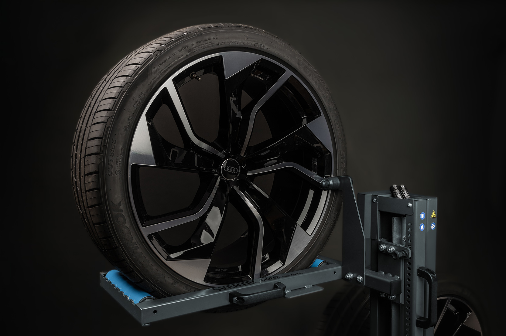 Detailed view of the RADFEX wheel lifter